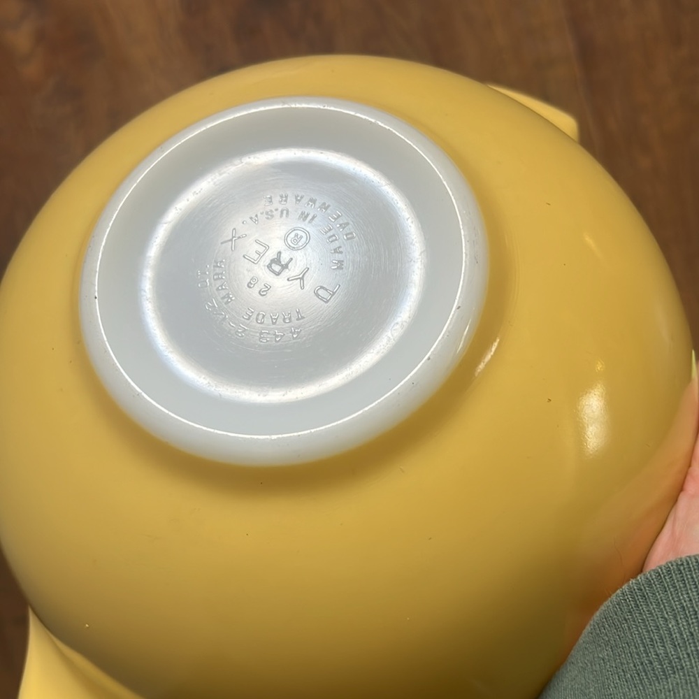 Yellow Pyrex Ovenware - Picture 4 of 4